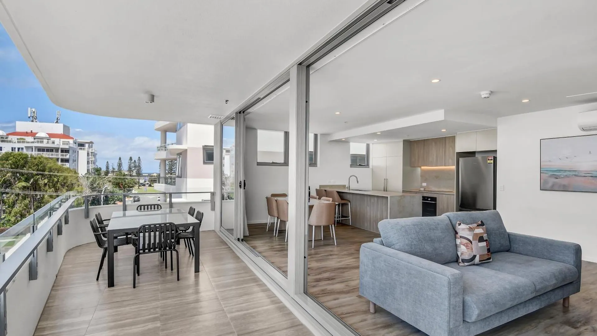Lowanna Beach Resort Kawana Buddina Australia