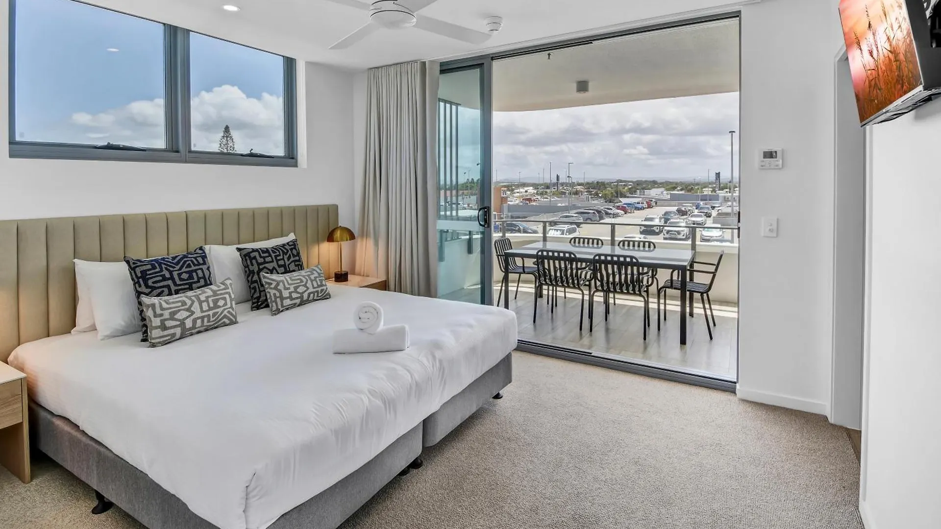 Lowanna Beach Resort Kawana Buddina 4*,