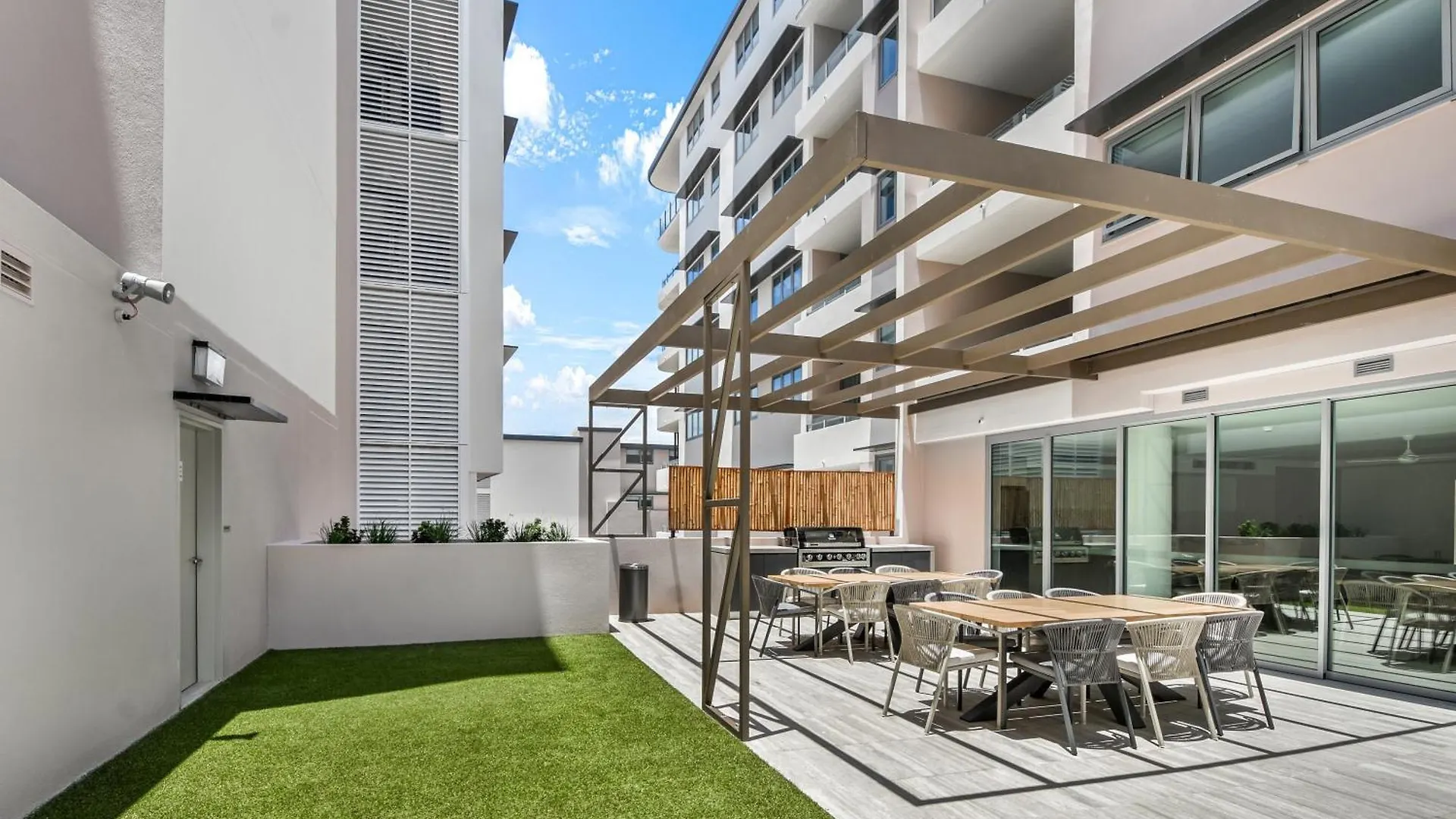 Hotel Lowanna Beach Resort Kawana Buddina