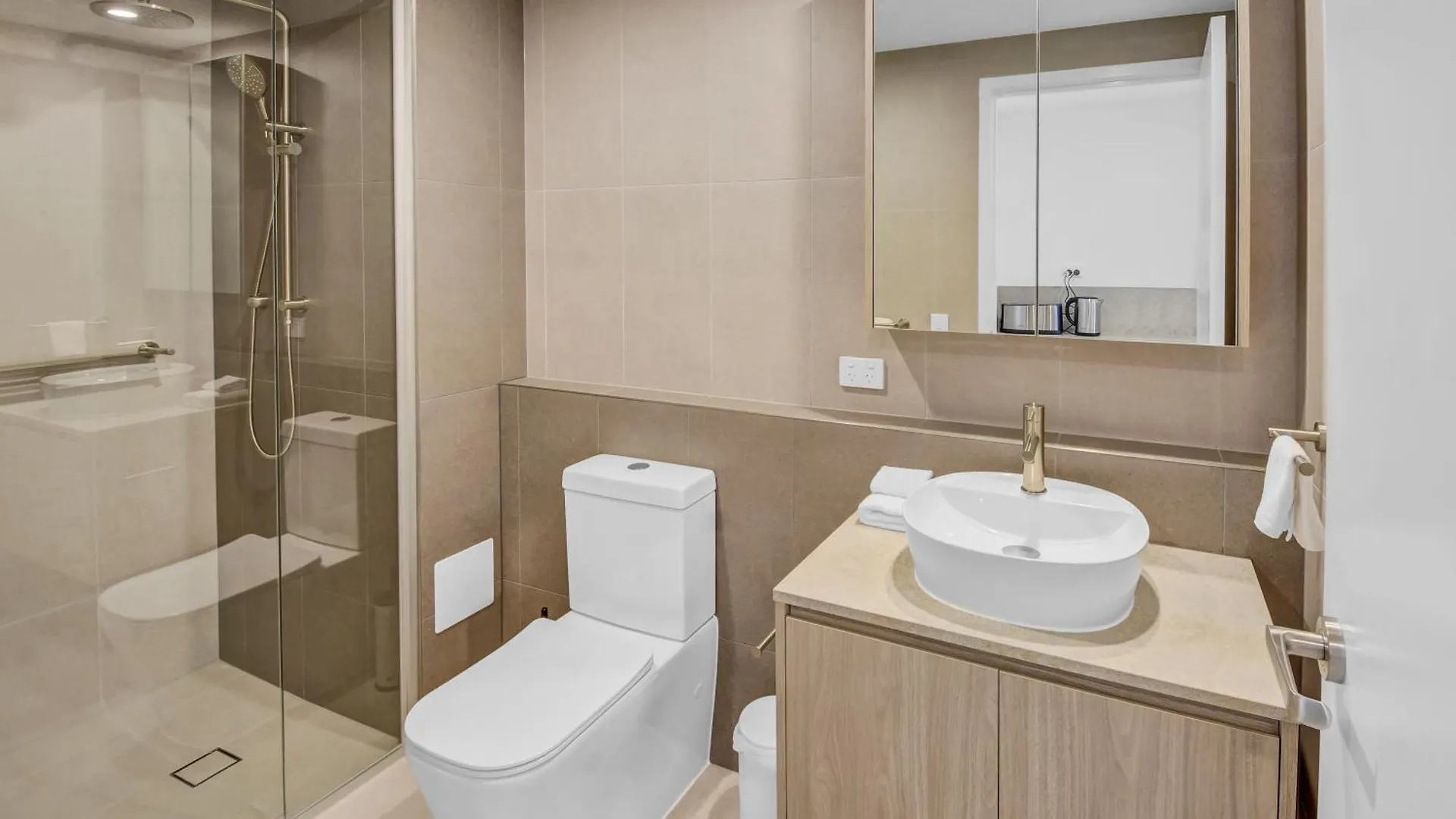فندق Lowanna Beach Resort Kawana بودينا