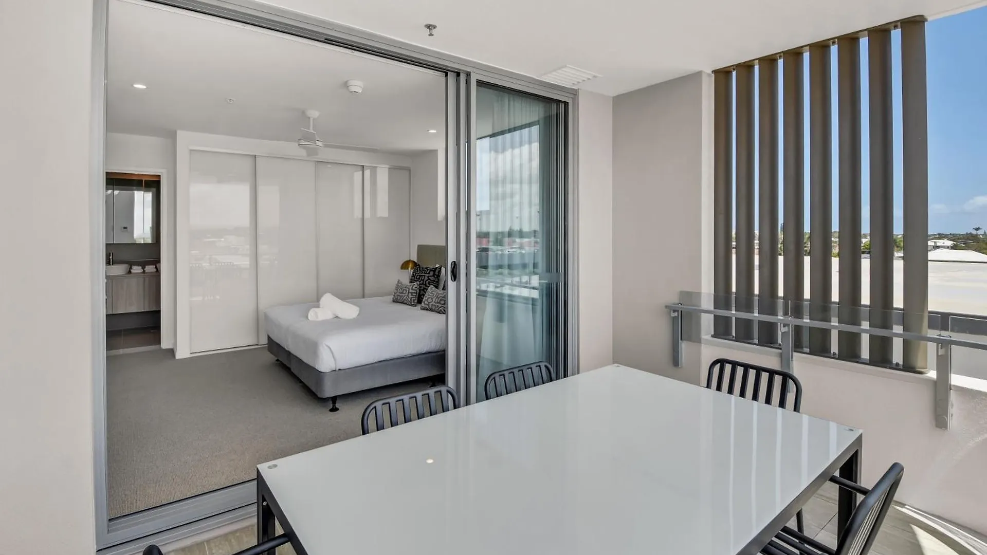 Lowanna Beach Resort Kawana بودينا